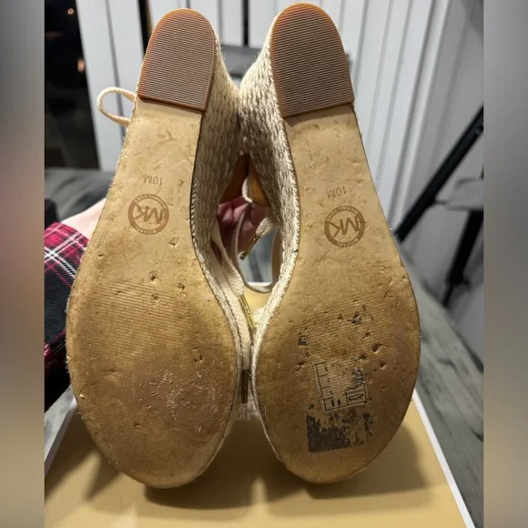 Michael Kors Women’s Kit Closed Toe Macrame and Jute Wedge With Floral Appliqué - Picture 8 of 15